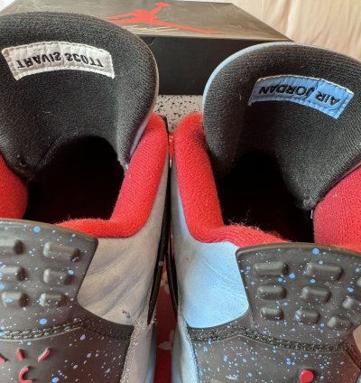 Jordan 4 Travis Scott