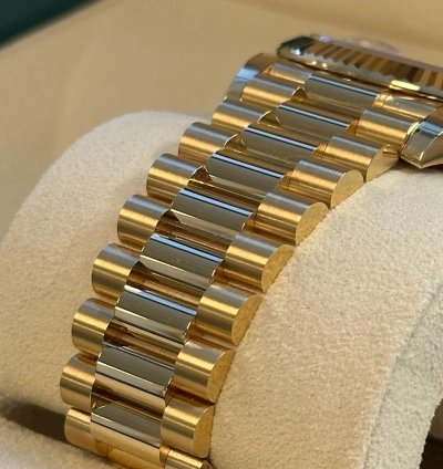 Rolex Day-date 40 Unworn Yellow Gold Day-date 40 Presidential Green Dial 228238 Full Stickers