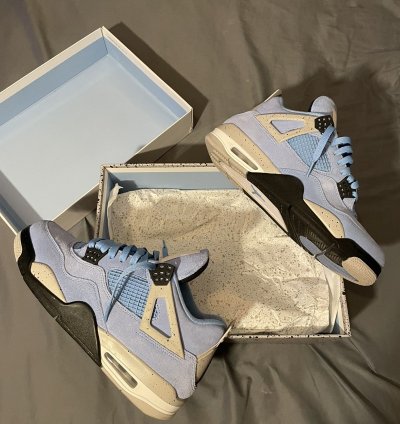 Jordan 4 Unc