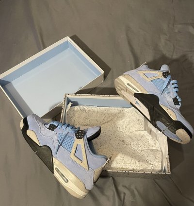 Jordan 4 Unc