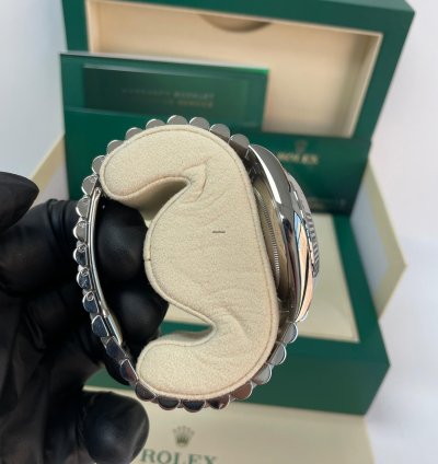 Rolex Day-date 40 White Gold Day-date 40 Fluted Bezel White Roman Dial President Bracelet 228239