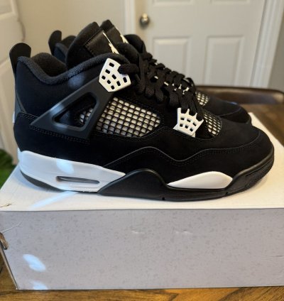 Jordan 4 White Thunder