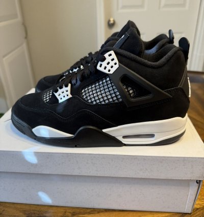 Jordan 4 White Thunder
