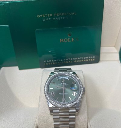 Rolex Day-date 40 White Gold Day-date 40 Olive Green Bevelled Roman Dial - President Bracelet