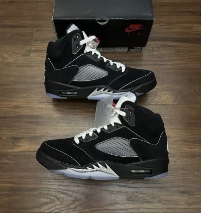 Jordan 5 Black Reimaigned