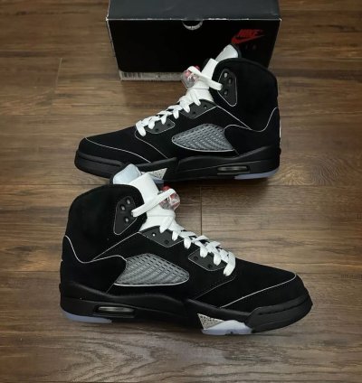 Jordan 5 Black Reimaigned