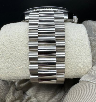 Rolex Day-date 40 White Gold Olive Dial Unworn