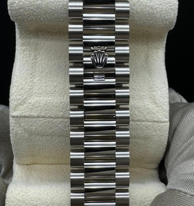 Rolex Day-date 40 White Gold Olive Dial Unworn