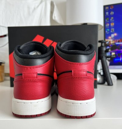 2020 Air Jordan 1 Mid Gs Banned