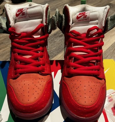 Nike Sb Dunk High Strawberry Cough