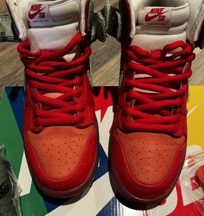 Nike Sb Dunk High Strawberry Cough