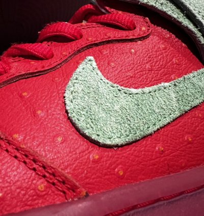 Nike Sb Dunk High Strawberry Cough