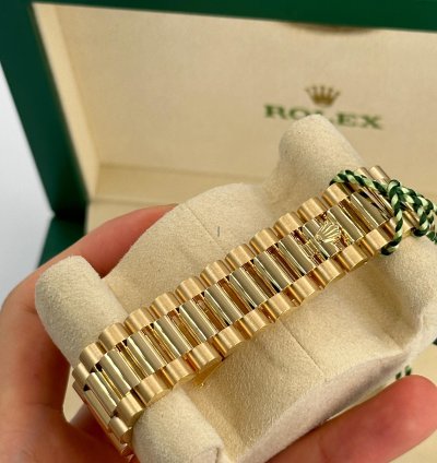 Rolex Day-date 40 White Mother Of Pearl Diamonds Dial
