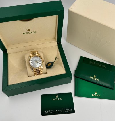 Rolex Day-date 40 White Mother Of Pearl Diamonds Dial