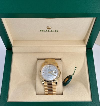 Rolex Day-date 40 White Mother Of Pearl Diamonds Dial