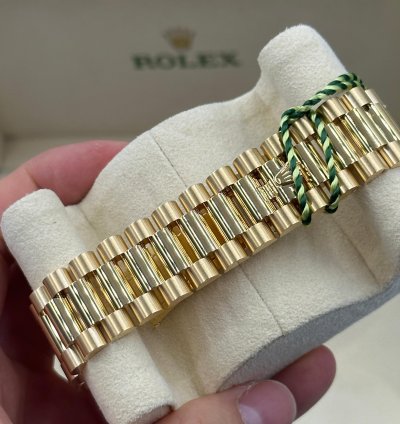 Rolex Day-date 40 White Roman