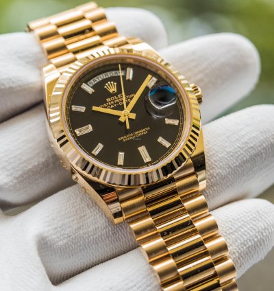 Rolex Day-date 40 Yellow Gold - Black Dial - Diamond Baguette