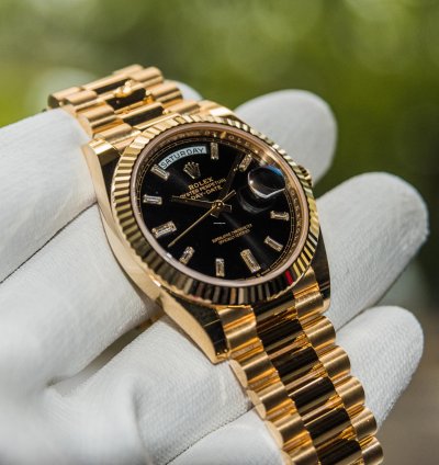 Rolex Day-date 40 Yellow Gold - Black Dial - Diamond Baguette