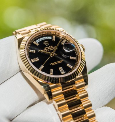Rolex Day-date 40 Yellow Gold - Black Dial - Diamond Baguette