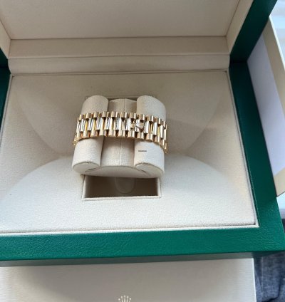 Rolex Day-date 40 Yellow Gold Champagne Dial Box And Papers