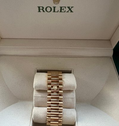 Rolex Day-date 40 Yellow Gold Champagne Dial Box And Papers