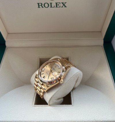 Rolex Day-date 40 Yellow Gold Champagne Dial Box And Papers