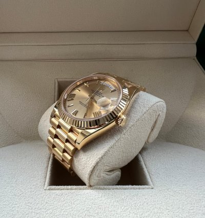 Rolex Day-date 40 Yellow Gold Champagne Dial Box And Papers
