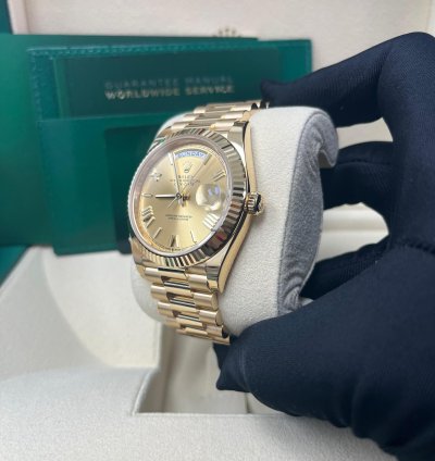 Rolex Day-date 40 Yellow Gold Champagne Roman Dial Fluted Bezel 228238