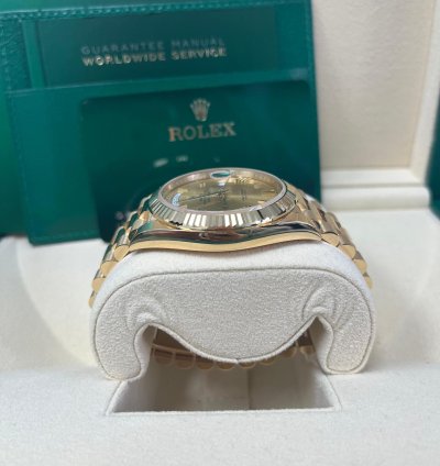 Rolex Day-date 40 Yellow Gold Champagne Roman Dial Fluted Bezel 228238