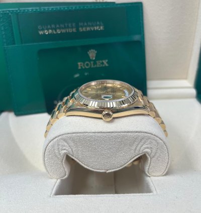 Rolex Day-date 40 Yellow Gold Champagne Roman Dial Fluted Bezel 228238