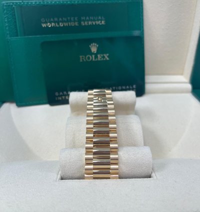 Rolex Day-date 40 Yellow Gold Champagne Roman Dial Fluted Bezel 228238
