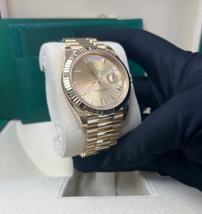 Rolex Day-date 40 Yellow Gold Champagne Roman Dial Fluted Bezel 228238