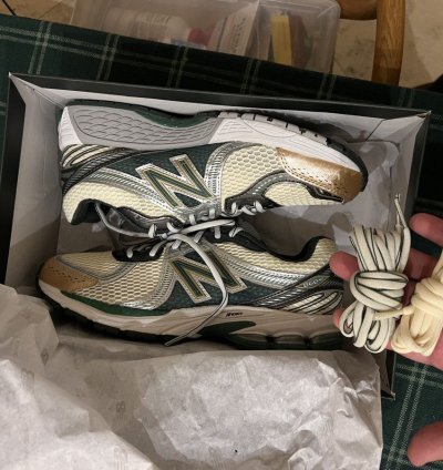Aime Leon Adore New Balance 860v2