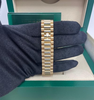 Rolex Day-date 40 Yellow Gold Day-date 40 Watch-yellow Gold Bezel-champagne Baguette Diamond Dial 228348rbr