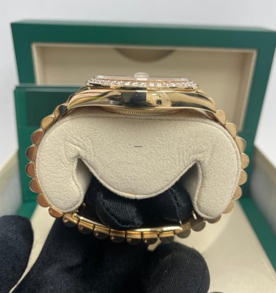 Rolex Day-date 40 Yellow Gold Day-date 40 Watch-yellow Gold Bezel-champagne Baguette Diamond Dial 228348rbr