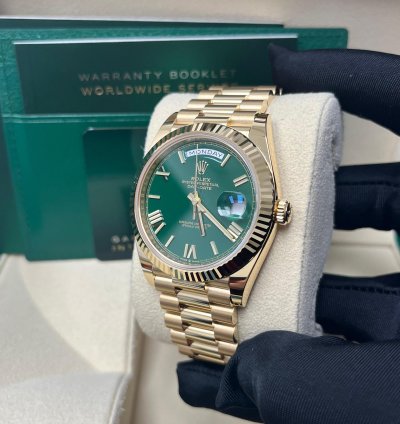 Rolex Day-date 40 Yellow Gold Day-date 40mm Green Roman Dial 228238