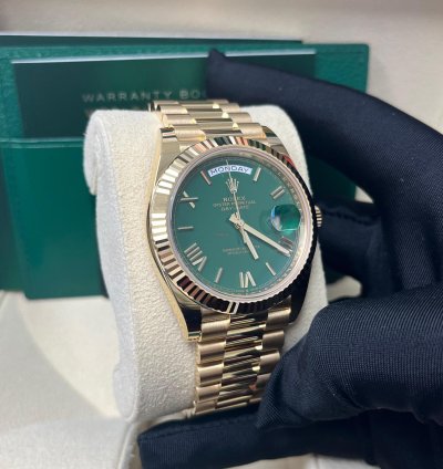 Rolex Day-date 40 Yellow Gold Day-date 40mm Green Roman Dial 228238