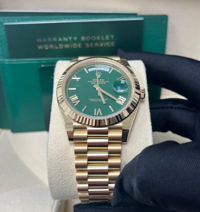 Rolex Day-date 40 Yellow Gold Day-date 40mm Green Roman Dial 228238