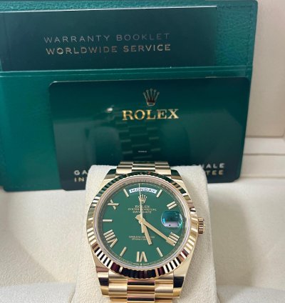 Rolex Day-date 40 Yellow Gold Day-date 40mm Green Roman Dial 228238