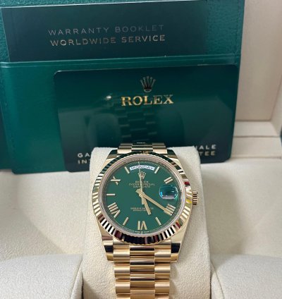Rolex Day-date 40 Yellow Gold Day-date 40mm Green Roman Dial 228238