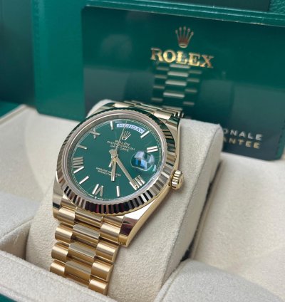 Rolex Day-date 40 Yellow Gold Day-date 40mm Green Roman Dial 228238