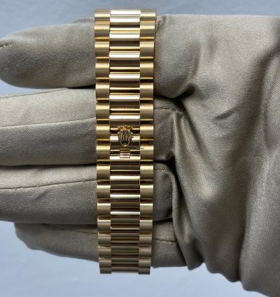 Rolex Day-date 40 Yellow Gold Fluted Green Roman 228238 New 2023