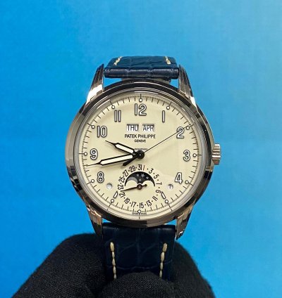 Patek Philippe Perpetual Calendar 5320g-001 White Gold Perpetual Calendar