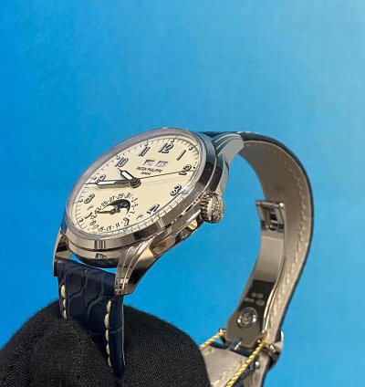 Patek Philippe Perpetual Calendar 5320g-001 White Gold Perpetual Calendar