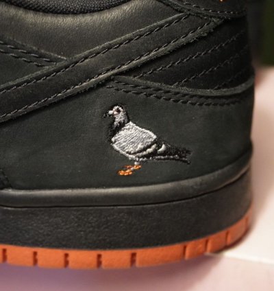 Nike Sb Dunk Low Black Pigeon - Size 9