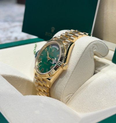 Rolex Day-date 40 Yellow Gold Green Roman Dial