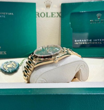 Rolex Day-date 40 Yellow Gold Green Roman Dial