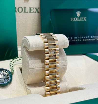 Rolex Day-date 40 Yellow Gold Green Roman Dial
