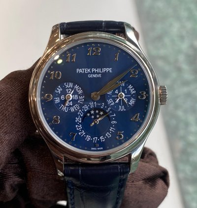 Patek Philippe Perpetual Calendar 5327g-001