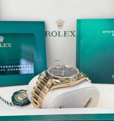 Rolex Day-date 40 Yellow Gold Ombre Green Roman Dial 2025